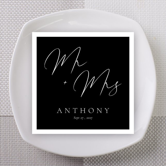 Elegante Mr. & Mrs. Black and White Script Wedding Serviette (Elegant Mr & Mrs Black and White Script Wedding Napkins)