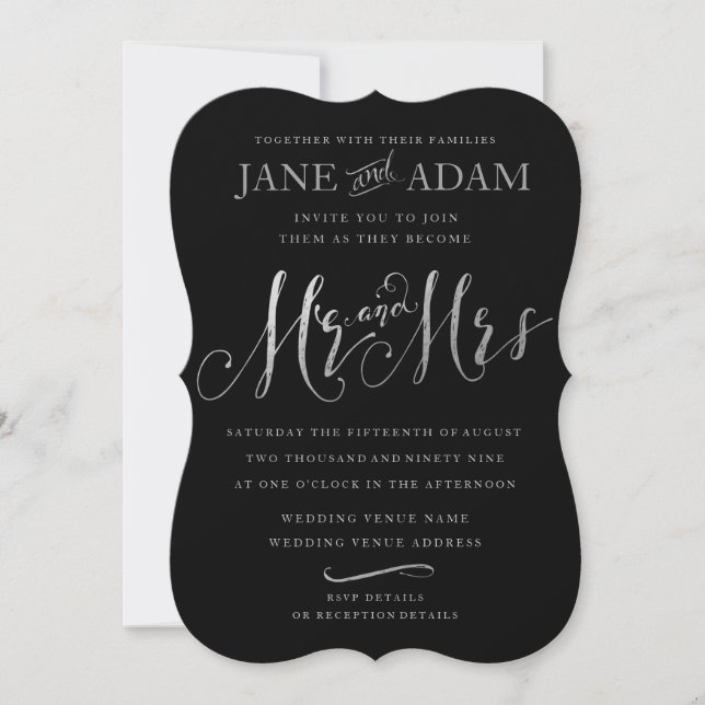 Elegante Mr. & Mrs. Black & Silver Typografy Weddi Einladung (Vorderseite)