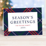 Elegante Navy Blue Tartan Karierte Frohe Festtage Feiertagskarte<br><div class="desc">Elegante gefaltete Urlaubskarte mit einem klassischen marineblauen, jägergrünen und roten tartan karierten Muster mit elegantem "Season's Greetings" Text mit Familiennamen und Jahr, der völlig personalisiert sein kann. Eine benutzerdefinierte Skriptmeldung ist auch auf der Innenseite der Karte enthalten. Personalisieren Sie mit Ihrem bevorzugten Text - eine großartige Möglichkeit, besondere Erinnerungen aus...</div>