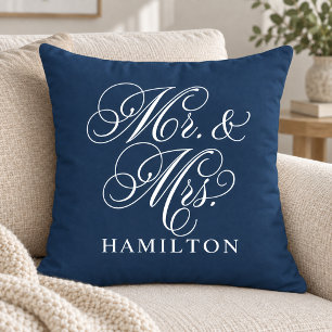 Elegante Navy Mr und Mrs Skript Hochzeit Kissen