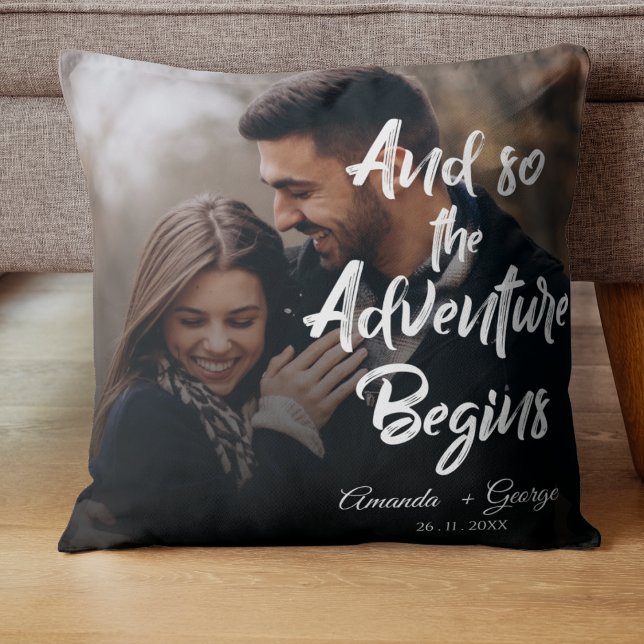 Elegante Niedliche ABENTEUER BEGINNT Zitat Foto Ho Kissen (Elegant Cute ADVENTURE BEGINS Quote Photo Wedding Throw Pillow)