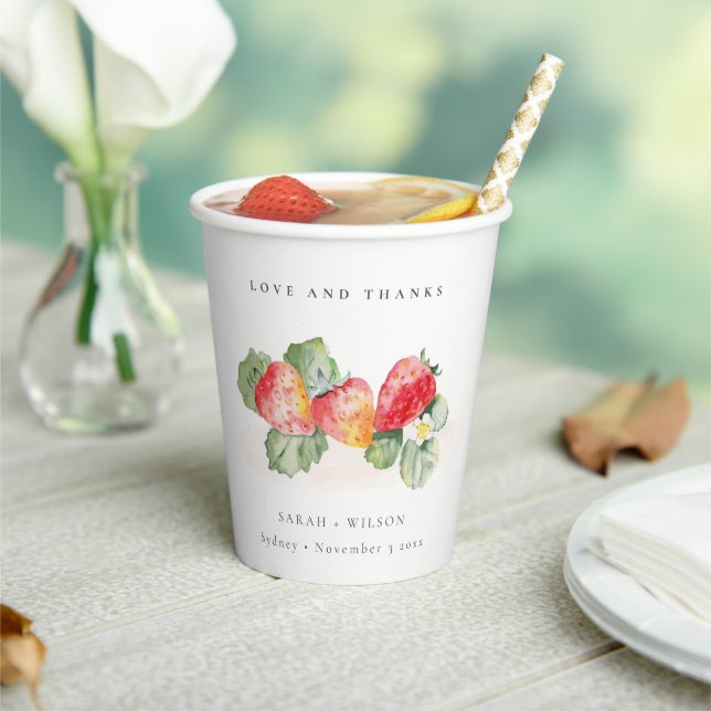 Elegante Niedliche Red Strawberry Leafy Foliage We Pappbecher (In Situ)