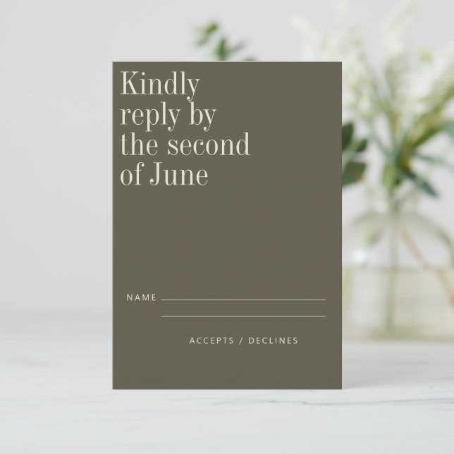 Elegante Olive Green Minimalistisch Moderne Hochze RSVP Karte (Stehend Vorderseite)