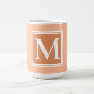 Elegante Orangen-Weiß-Monogramm-Schriftzeichen-Top Kaffeetasse