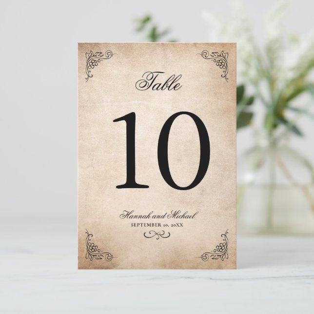 Elegante Parchment Wedding Tischnummer Card (Stehend Vorderseite)