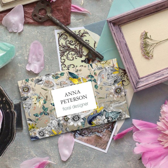 Elegante Passion-Blume auf Silbergrau Visitenkarte (Von Creator hochgeladen)