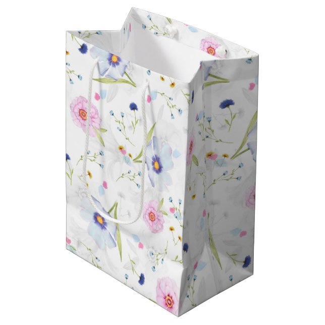 Elegante Pastel Blau & Rosa Blume Mittlere Geschenktüte (Vorderseite Schrägansicht)