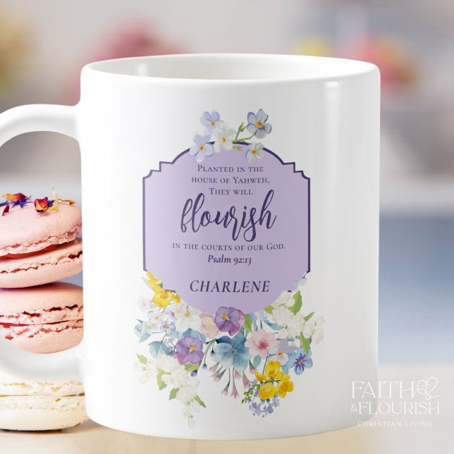 Elegante Pastel Floral Scripture Verse Personalisi Kaffeetasse (Von Creator hochgeladen)