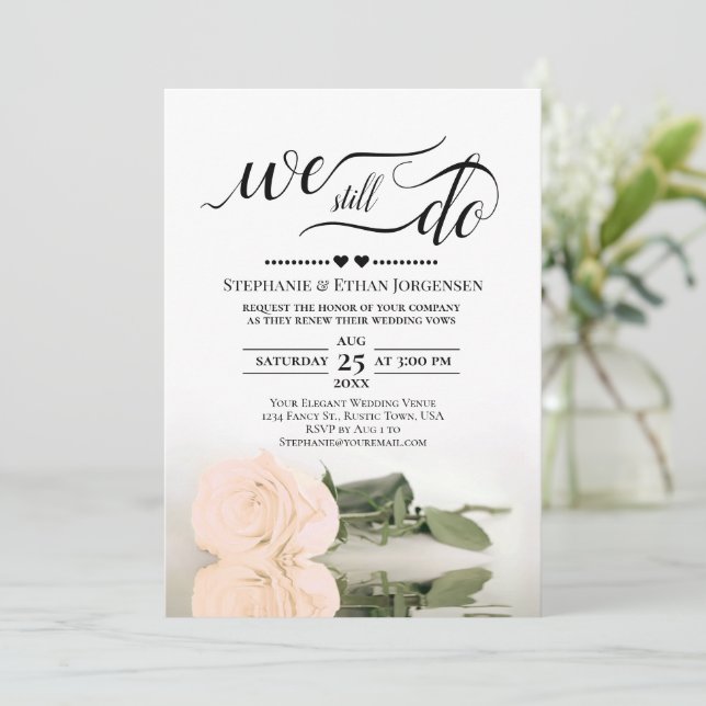 Elegante Peach-Rose, die wir noch immer Hochzeitst Einladung (Stehend Vorderseite)