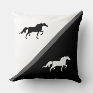Elegante Pferde auf Schwarz, Grau und Weiß Kissen