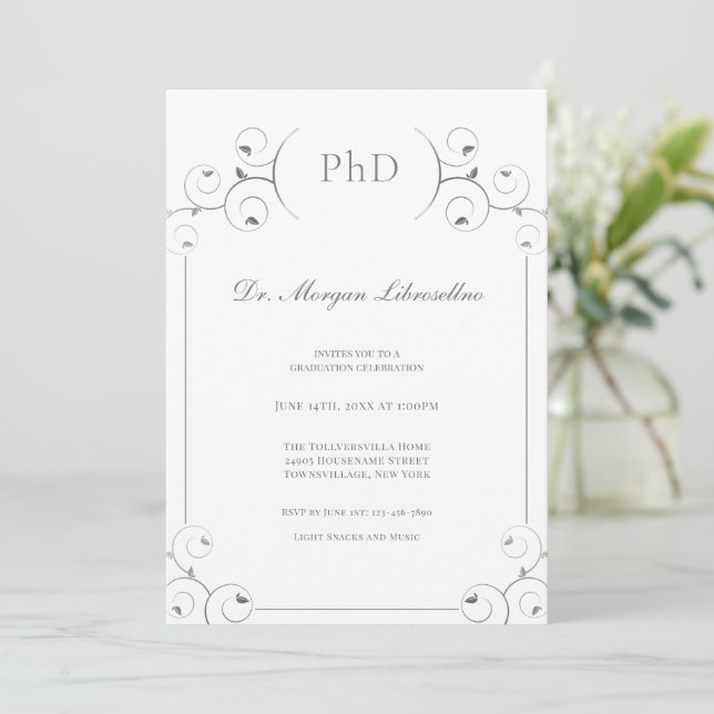 Elegante PhD Silver White Graduation Party Einladung (Stehend Vorderseite)