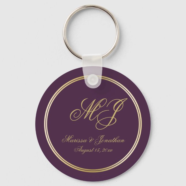Elegante Plum Lila Gold Monogram Script Hochzeit Schlüsselanhänger (Vorderseite)