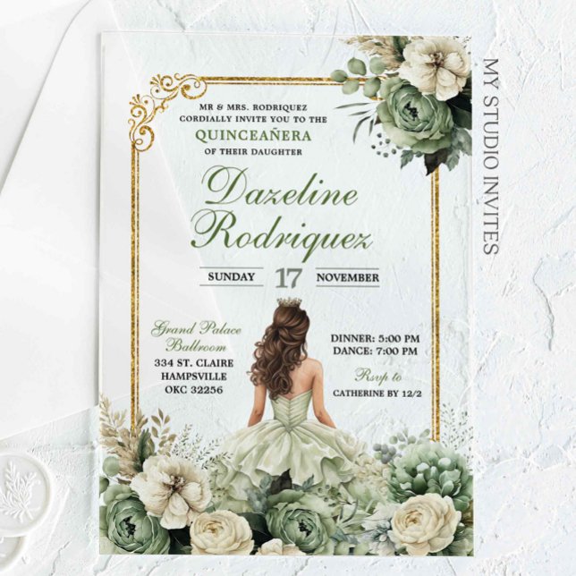 Elegante Prinzessin Sage Green Floral Quinceañera Acryleinladungen (Von Creator hochgeladen)