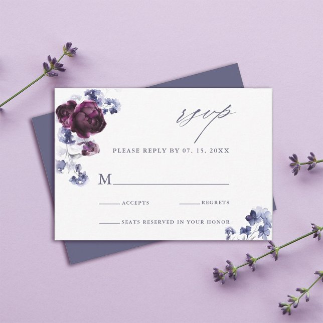 Elegante Pum Lila & Indigo Blue Floral Wedding RSVP Karte (Von Creator hochgeladen)