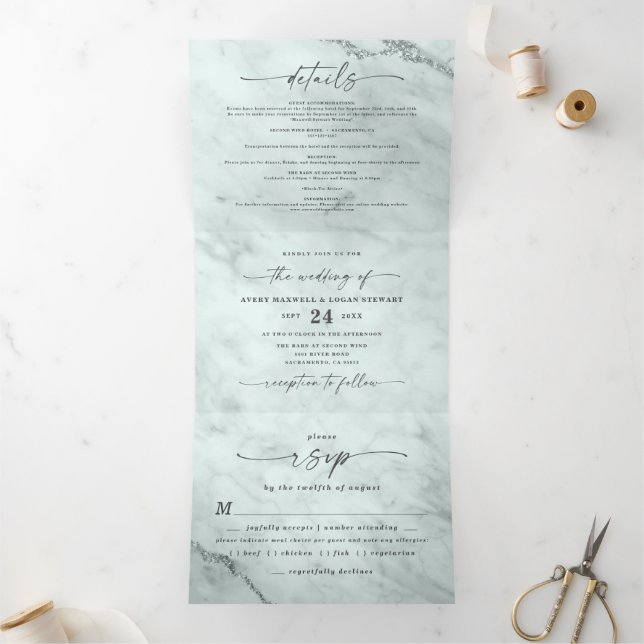 Elegante Rain Dusty Green Metallic Marmorhochzeit Dreifach Gefaltete Einladung (Innenseite)
