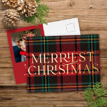 Elegante Red Tartan Christmas Foto Folien Feiertagspostkarte<br><div class="desc">Diese elegante Urlaubskarte bietet einen klassischen karierten Hintergrund aus rotem Tartan und "Frohe Weihnachten" in Goldfolie vorne. Auf der Rückseite finden Sie einen festlich roten Hintergrund, ein Foto und einen eleganten Text. Die goldene Folie auf dieser Karte glänzt und verleiht Ihren Urlaubskarten diese besondere Touch. Die Folie ist in Gold,...</div>