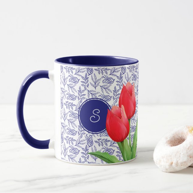 Elegante Red Tulips Spring Floral Blue Monogram Ta Tasse (Mit Donut)