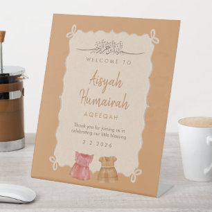 Elegante rosa Babysachen Aqeeqah-Willkommensschild Sockelschild