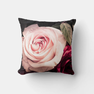 Elegante rosa Rosenblume Florales Design Kissen
