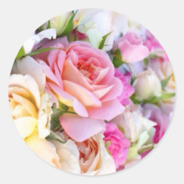 Elegante Rosa- und Weißrosenhochzeit Runder Aufkleber