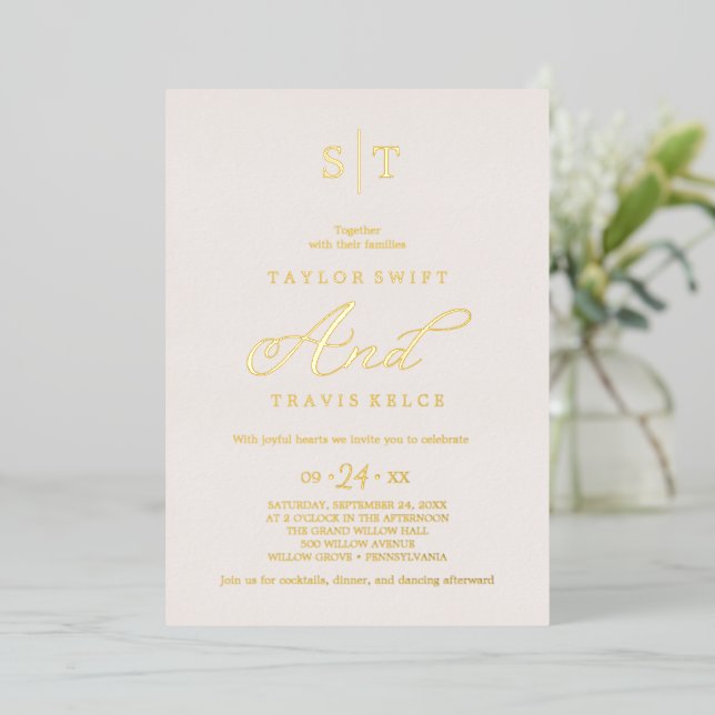Elegante Rose | Blush Monogram Wedding Folieneinladung (Stehend vorne)
