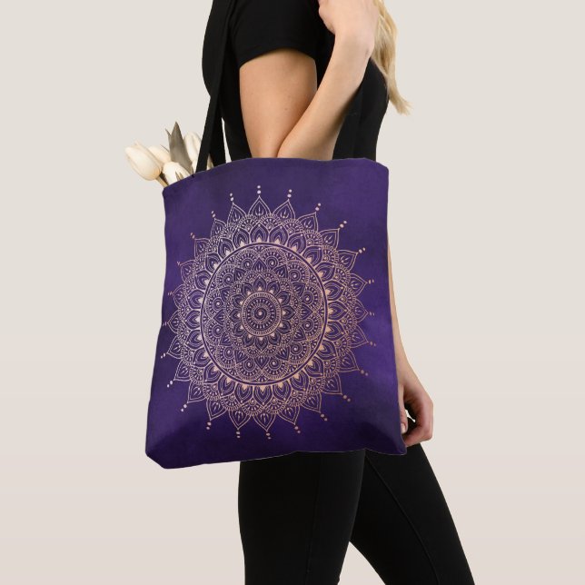 Elegante Rose Gold auf dem Lila Flora Henna Mandal Tasche (Von Nahem)
