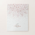 Elegante Rose Gold Dots Mandala<br><div class="desc">Dieser bezaubernde Mandalabilddruck verbindet geometrische Elemente in Rose Gold mit einem Konfetti-Fleckenmuster, was zu einem eleganten und femininen Design führt. Die Mandala-Blume und die rot-rosa Farbtöne mildern das Gesamtbild, während geometrische Formen harmonisch in einem Kreis von Blume verschmelzen. Die Imitate Rose goldene metallische Textur fügt Schimmer hinzu, und der weiße...</div>