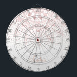 Elegante Rose Gold Dots Mandala Dartscheibe<br><div class="desc">Dieser bezaubernde Mandalabilddruck verbindet geometrische Elemente in Rose Gold mit einem Konfetti-Fleckenmuster, was zu einem eleganten und femininen Design führt. Die Mandala-Blume und die rot-rosa Farbtöne mildern das Gesamtbild, während geometrische Formen harmonisch in einem Kreis von Blume verschmelzen. Die Imitate Rose goldene metallische Textur fügt Schimmer hinzu, und der weiße...</div>