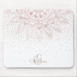 Elegante Rose Gold Dots Mandala Mousepad<br><div class="desc">Dieser bezaubernde Mandalabilddruck verbindet geometrische Elemente in Rose Gold mit einem Konfetti-Fleckenmuster, was zu einem eleganten und femininen Design führt. Die Mandala-Blume und die rot-rosa Farbtöne mildern das Gesamtbild, während geometrische Formen harmonisch in einem Kreis von Blume verschmelzen. Die Imitate Rose goldene metallische Textur fügt Schimmer hinzu, und der weiße...</div>