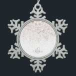 Elegante Rose Gold Dots Mandala Schneeflocken Zinn-Ornament<br><div class="desc">Dieser bezaubernde Mandalabilddruck verbindet geometrische Elemente in Rose Gold mit einem Konfetti-Fleckenmuster, was zu einem eleganten und femininen Design führt. Die Mandala-Blume und die rot-rosa Farbtöne mildern das Gesamtbild, während geometrische Formen harmonisch in einem Kreis von Blume verschmelzen. Die Imitate Rose goldene metallische Textur fügt Schimmer hinzu, und der weiße...</div>