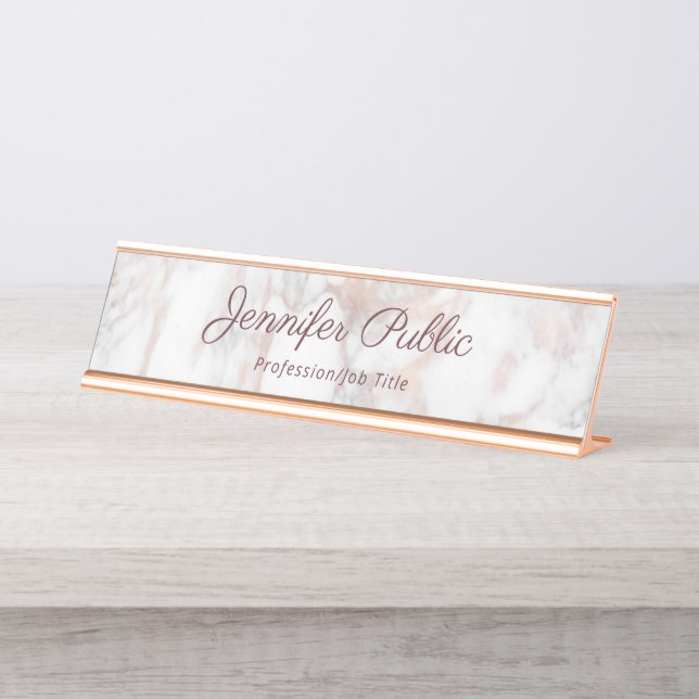 Elegante Rose Gold Marble Moderne Typografie Scrip Schreibtischnamensplakette (Vorderseite )