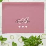 Elegante Rose Gold Script Name Monogram Girly Geschirrtuch<br><div class="desc">Personalisieren Sie Ihr schönes mit Monogramm Goldküchenhandtuch. Die Herzen unten sind Ihren Lieben gewidmet, Sie können auch die Anzahl der Herzen personalisieren. Kopieren/fügen Sie die Herzen einfach in das Textfeld, Sie können sie löschen, wenn Sie es wünschen. Wenn Sie Hilfe benötigen, lass uns bitte Bescheid, wir helfen Ihnen gerne weiter....</div>
