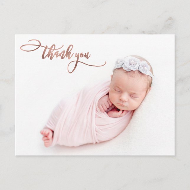 Elegante Rose Gold Script New Baby Foto Vielen Dan Postkarte (Vorderseite)