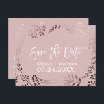 Elegante Rose Gold und Rosa Hochzeit speichern das Ankündigungspostkarte<br><div class="desc">Diese elegante Rose Gold und rosa Hochzeit speichern das Datum Postkarte ist perfekt für eine klassische Hochzeit. Das Design ist mit einem atemberaubenden Imitat Rose goldgeflochtenen Rahmen aus Folie auf einem rot-rosa Hintergrund und mit einem blendend neugierigen Schriftart gepaart. Personalisieren Sie die Vorderseite der Ankündigung mit den Paarnamen und dem...</div>