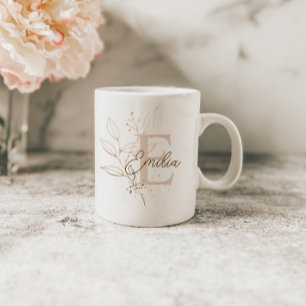 Elegante Roségold-Blumenblatt-Monogramm Kaffeetasse