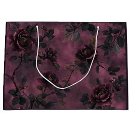 Elegante Rosen. Tiefer Rosenhintergrund.  Große Geschenktüte