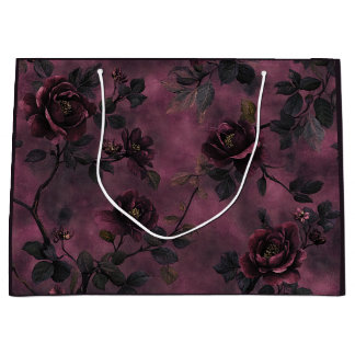 Elegante Rosen. Tiefer Rosenhintergrund.  Große Geschenktüte