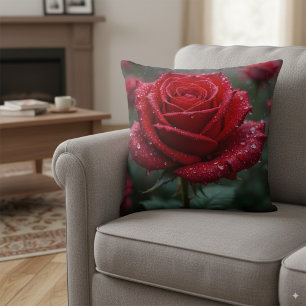Elegante Rote Rose im Regen - Lebhafte Blüte Kissen