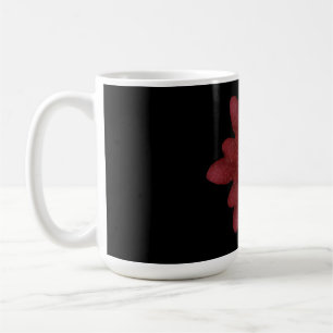 Elegante rote Samtblume auf Schwarz Dunkle Blume Kaffeetasse