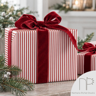 Elegante rote und weiße dünne Streifen Geschenkpapier