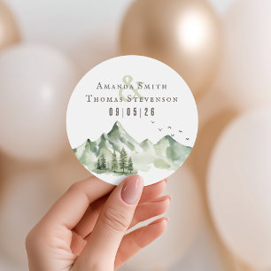 Elegante ruhige grüne Berglandschaft Hochzeit Runder Aufkleber