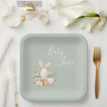 Elegante Sage Green Baby Liebe Script Baby Shower Pappteller<br><div class="desc">So eine süße und elegante Babydusche "Baby Liebe" Papiertüte für Ihre Babydusche spezielle Veranstaltung. Das schlaue Grün Set den Ton für Einfachheit und Eleganz. Was für ein bezauberndes Baby-Hase. So eine süße und einfache Art,  Ihren Gästen zu dienen.</div>