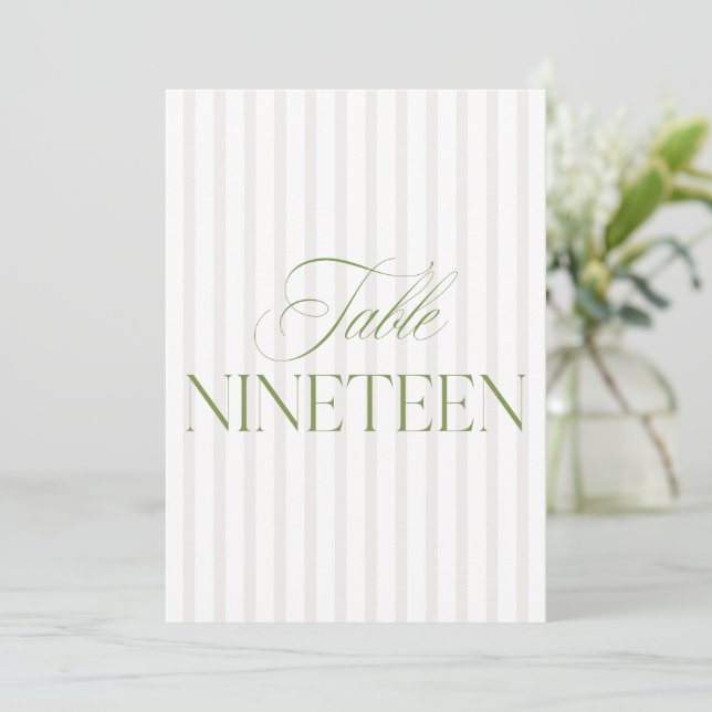 Elegante Sage Green & Beige Hochzeit 19 Tischnumme Einladung (Stehend Vorderseite)
