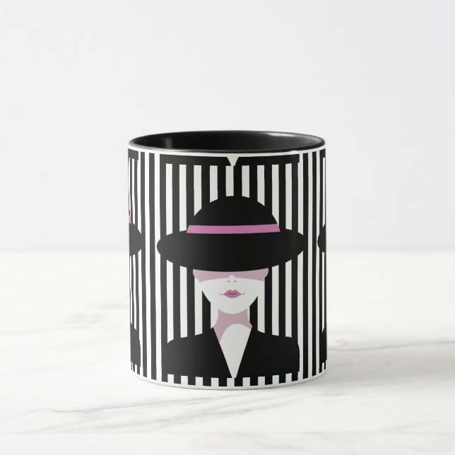 "Elegante schicke Frau mit Hut: Stilvoll Tasse (Zentrum)