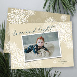 Elegante Schneeflocken Liebe und leicht Hanukkah F Feiertagskarte<br><div class="desc">Elegante White Winter Schneeflocken Blume 'Liebe und Licht' in Handschrift Script, Hanukkah Foto Card. Das Drehbuch und der Hintergrund können in jede beliebige Farbe geändert werden. Entworfen / Original-Kunstwerk von fat*fa*tin. Einfach mit eigener Textnachricht, Name, Jahr, Foto oder Bild personalisieren. Weitere Editierfunktionen sind auf der Seite 'Edit Design' verfügbar. www.zazzle.com/fat_fa_tin...</div>
