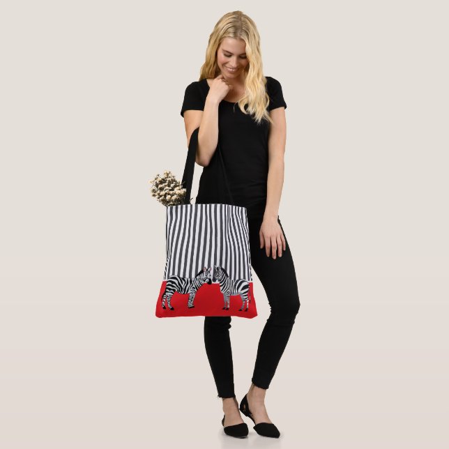 Elegante schöne zebraschwarze Streifen Rot Tasche (Am Model)
