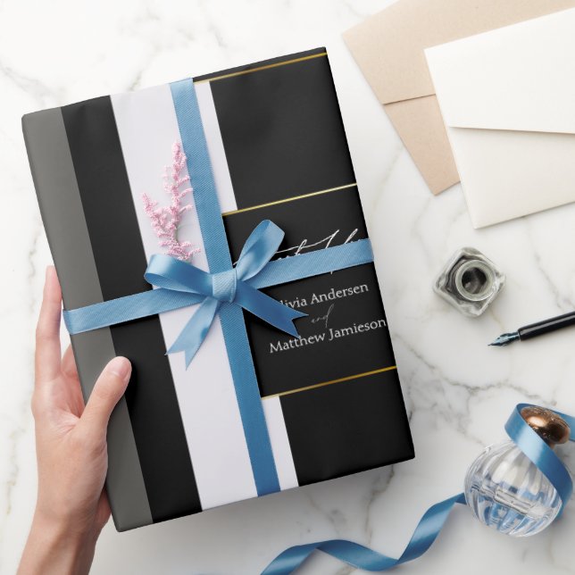 Elegante Schwarz-Grau-Streifen Typografie Hochzeit Geschenkpapier (Schenken)