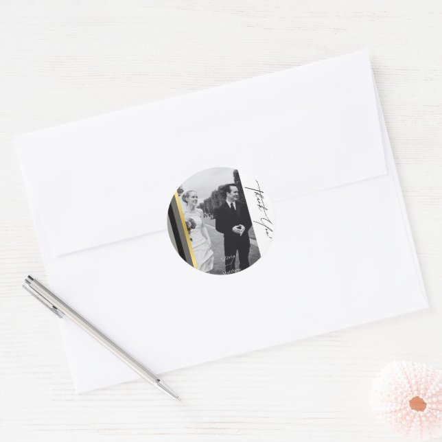 Elegante Schwarz-Grau-Streifen Typografie Hochzeit Runder Aufkleber (Umschlag)
