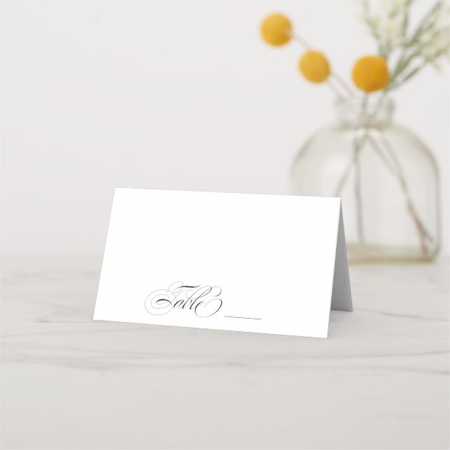 Elegante Schwarz-Weiß-Kalligrafie-Hochzeit Platzkarte (Vorderseite)