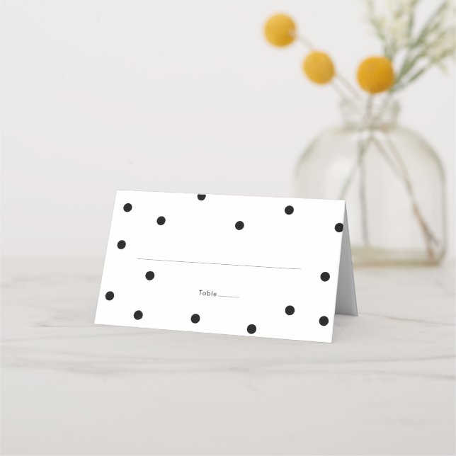 Elegante Schwarz-Weiß-Polka-Punkte Hochzeit Platzkarte (Vorderseite)